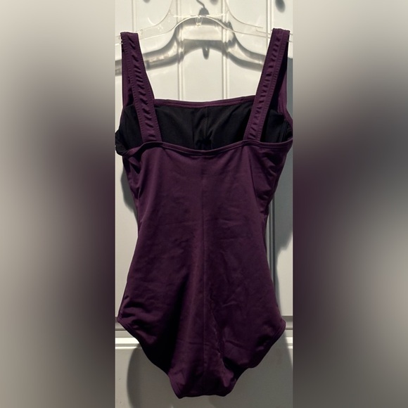 Speedo Endurance women’s size 8, one piece swimsuit - Picture 3 of 4